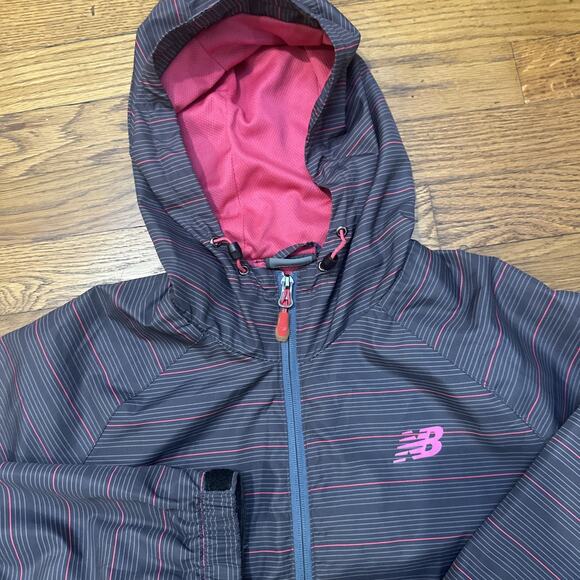 New Balance Women’s Windbreaker Jacket L Performance Striped Grey Red Jogging L - Picture 3 of 13